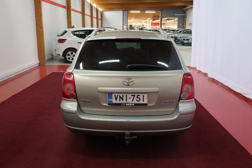Toyota Avensis vaihtoauto