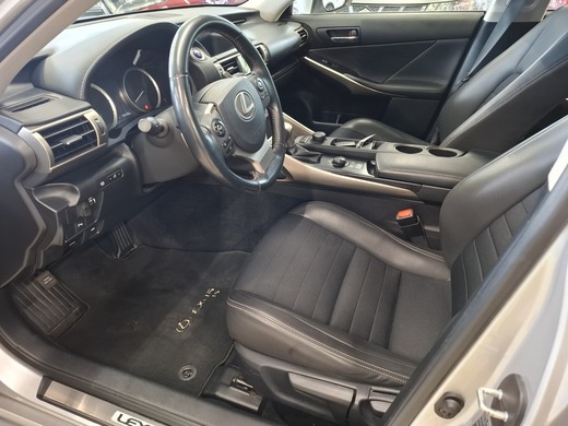 Lexus IS vaihtoauto