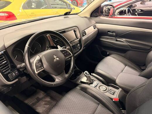 Mitsubishi Outlander PHEV vaihtoauto