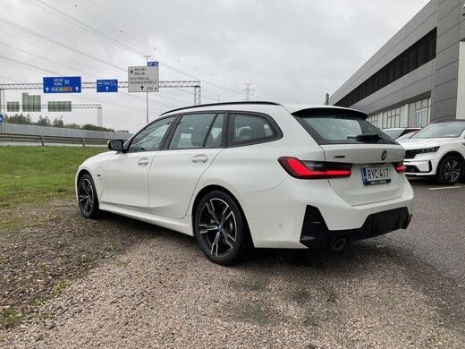 BMW 330 vaihtoauto