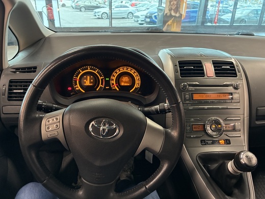 Toyota Auris vaihtoauto