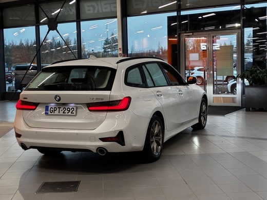 BMW 330 vaihtoauto