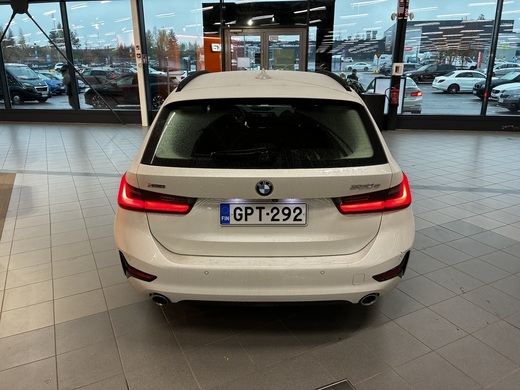 BMW 330 vaihtoauto