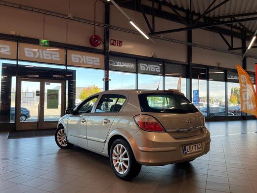 Opel Astra vaihtoauto