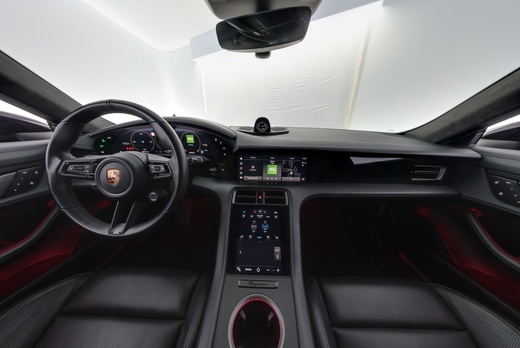 Porsche Taycan vaihtoauto