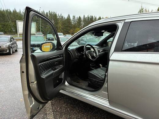 Mitsubishi Outlander PHEV vaihtoauto