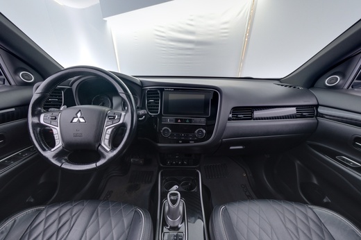 Mitsubishi Outlander PHEV vaihtoauto