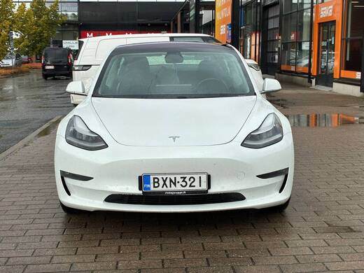 Tesla Model 3 vaihtoauto