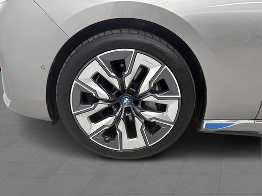 BMW i7 vaihtoauto