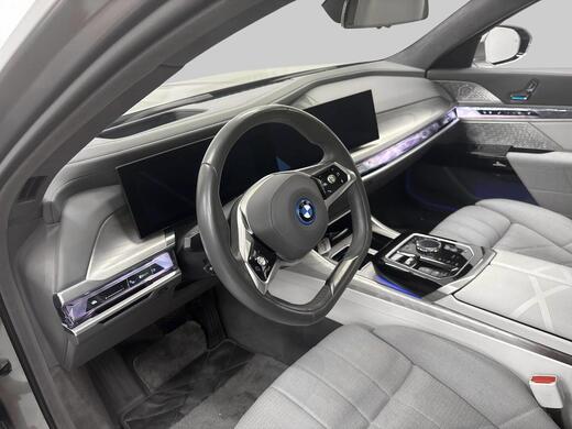 BMW i7 vaihtoauto