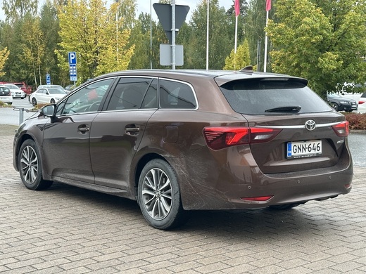 Toyota Avensis vaihtoauto