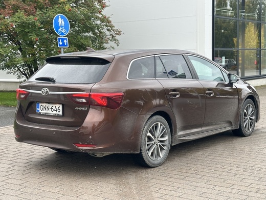 Toyota Avensis vaihtoauto