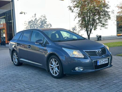 Toyota Avensis vaihtoauto