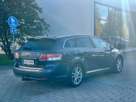 Toyota Avensis vaihtoauto