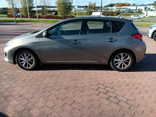 Toyota Auris vaihtoauto