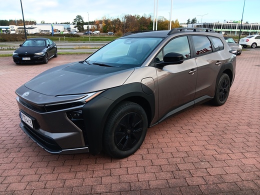 Toyota bZ4X Touring vaihtoauto