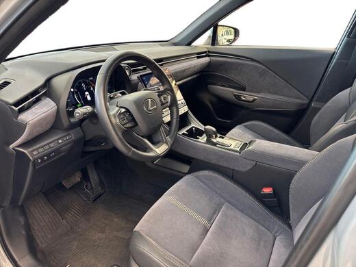 Lexus LBX vaihtoauto