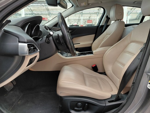 Jaguar XE vaihtoauto