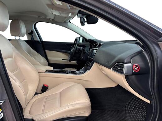 Jaguar XE vaihtoauto