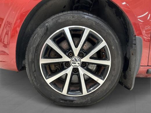 Volkswagen Touran vaihtoauto