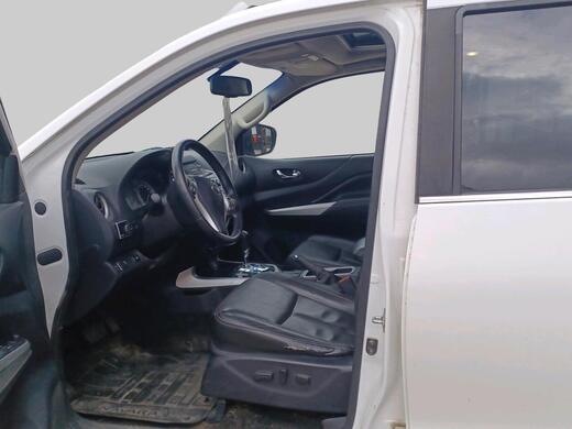 Nissan Navara vaihtoauto