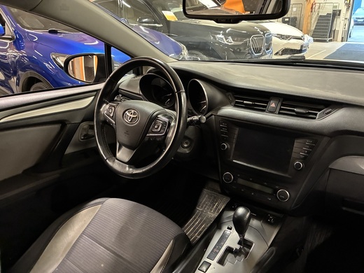 Toyota Avensis vaihtoauto