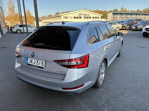 Skoda Superb vaihtoauto