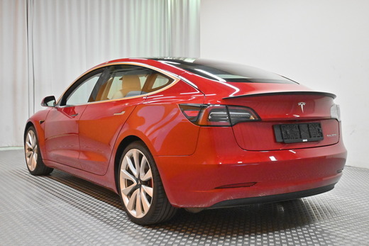 Tesla Model 3 vaihtoauto