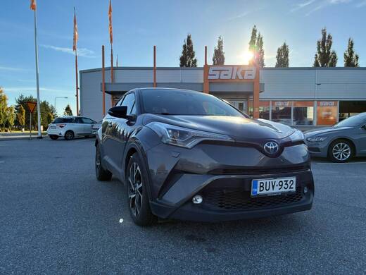 Toyota C-HR vaihtoauto