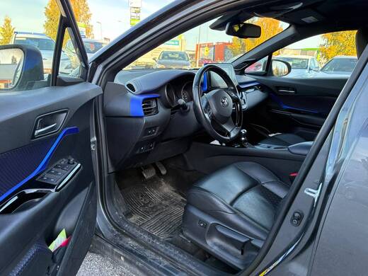 Toyota C-HR vaihtoauto