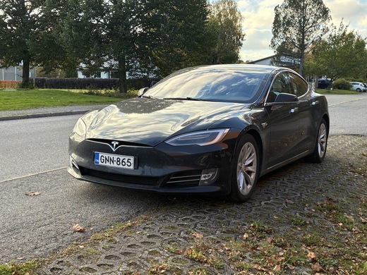Tesla Model S vaihtoauto