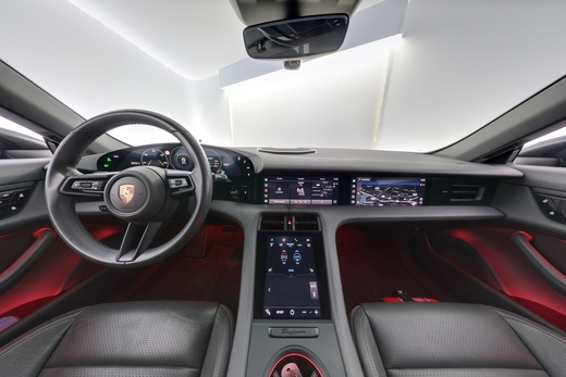 Porsche Taycan vaihtoauto