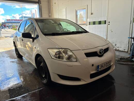 Toyota Auris vaihtoauto
