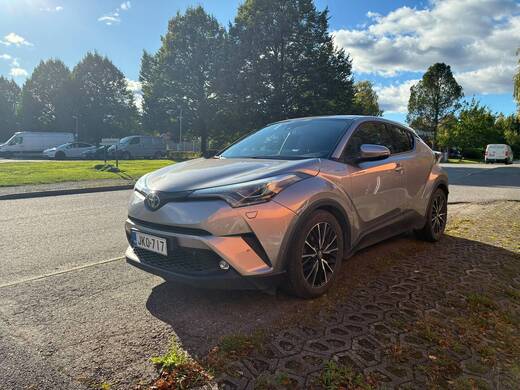 Toyota C-HR vaihtoauto