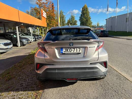 Toyota C-HR vaihtoauto