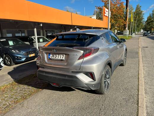 Toyota C-HR vaihtoauto