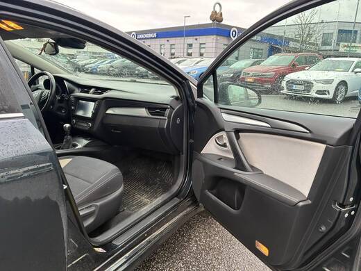 Toyota Avensis vaihtoauto