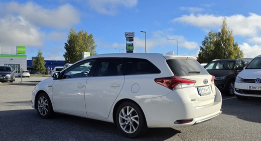 Toyota Auris vaihtoauto