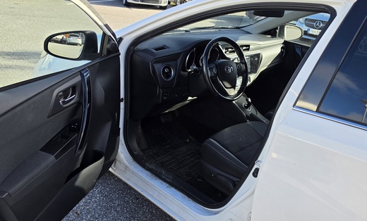 Toyota Auris vaihtoauto