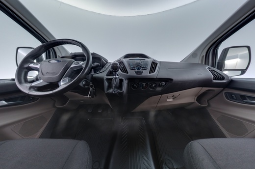 Ford Tourneo Custom vaihtoauto