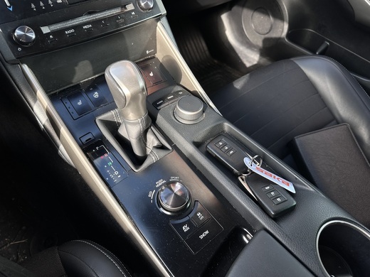 Lexus IS vaihtoauto