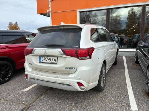 Mitsubishi Outlander PHEV vaihtoauto
