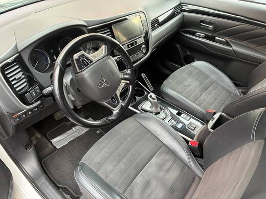 Mitsubishi Outlander PHEV vaihtoauto