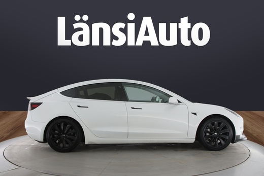 Tesla Model 3 vaihtoauto