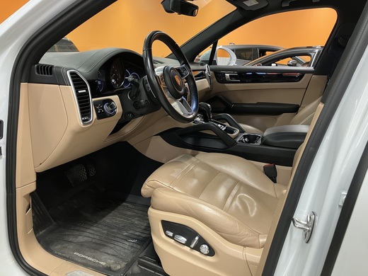 Porsche Cayenne vaihtoauto