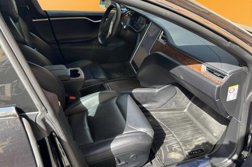 Tesla Model S vaihtoauto