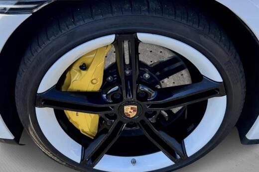 Porsche Taycan vaihtoauto