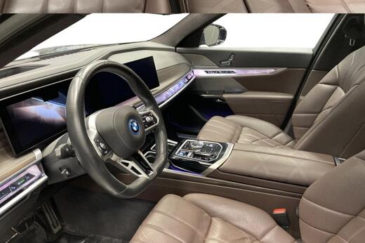 BMW i7 vaihtoauto