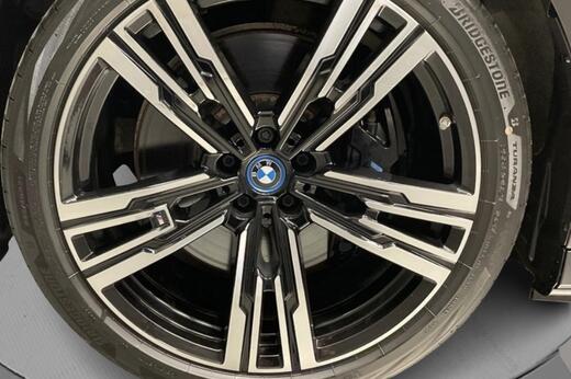 BMW i7 vaihtoauto