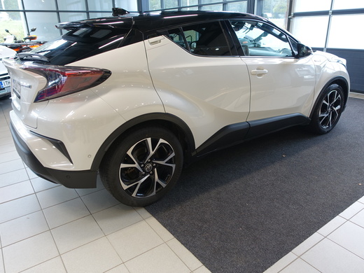 Toyota C-HR vaihtoauto